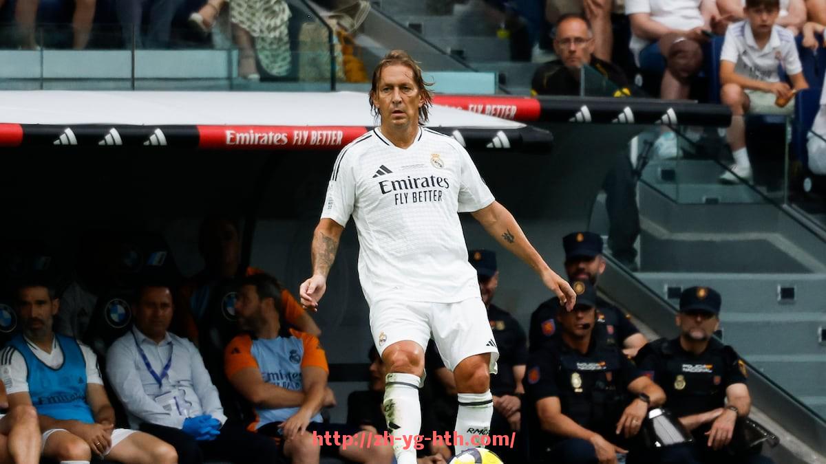 华体会hth-德甲联赛球队高清照片大全及球队形象展示